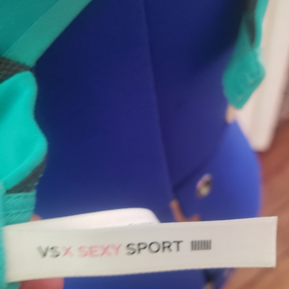 Victory Secret sports bra 36 B - Picture 4 of 6
